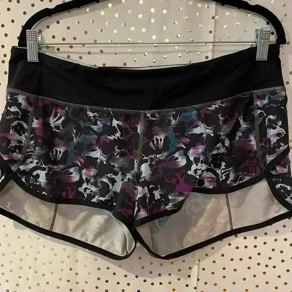 Lululemon Speed Up Short Size 10 - Picture 3 of 8